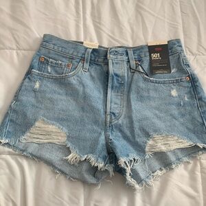 NWT Levi’s 501 Distressed Denim Shorts size 27